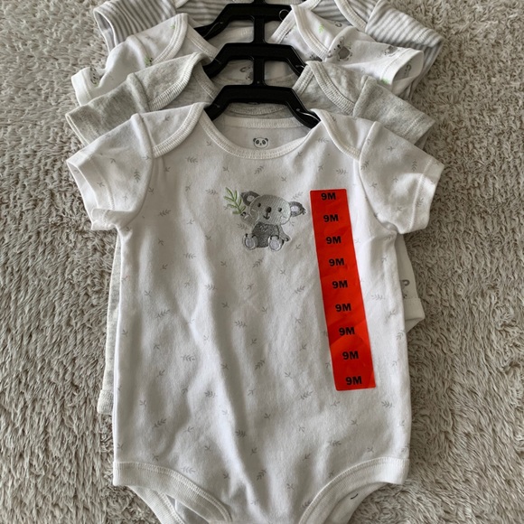 Baby’s 4 pieces bodysuit set - Picture 3 of 4